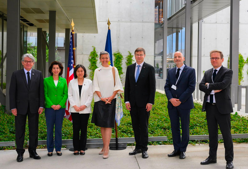 De gauche à droite : Thierry BRETON, Gina RAIMONDO, Katherine TAI, Margrethe VESTAGER, Valdis DOMBROVSKIS, Pierre-Paul ZALIO et Éric JALON. Crédits photo : Gezelin GREE.